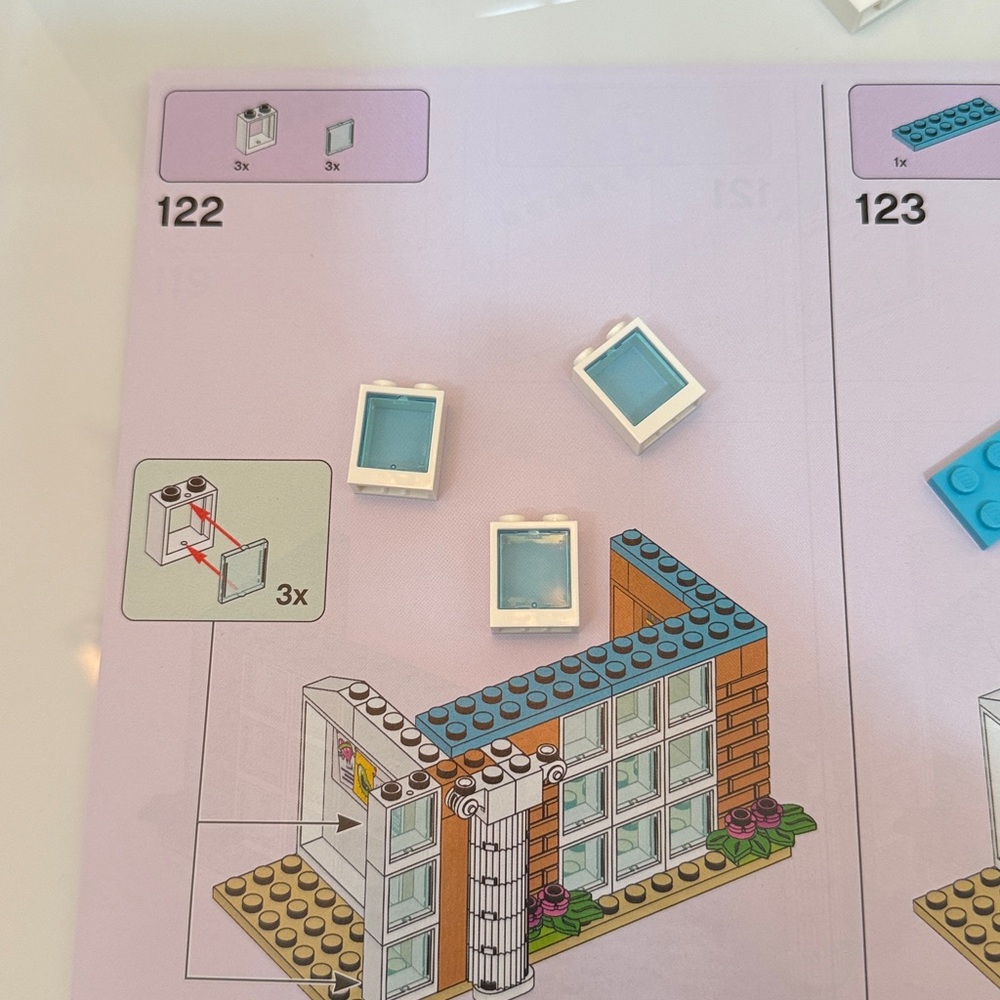 LEGO Friends Heartlake City School Set. 605 pieces. EUC. Building. Summer. - Picture 16 of 17
